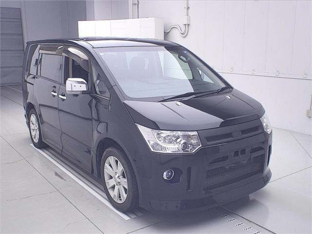 MITSUBISHI DELICA — фото