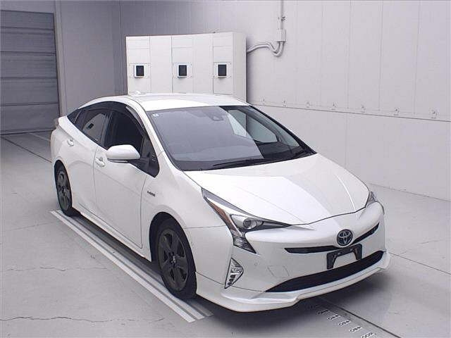 TOYOTA PRIUS — фото