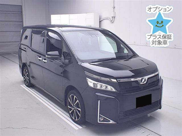 TOYOTA VOXY — фото