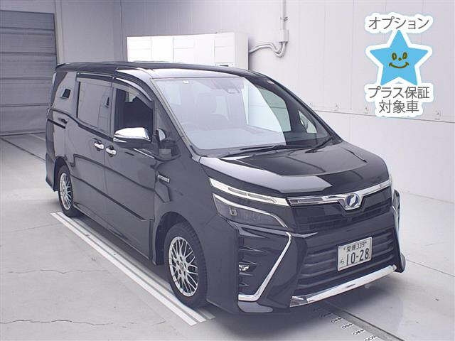 TOYOTA VOXY — фото