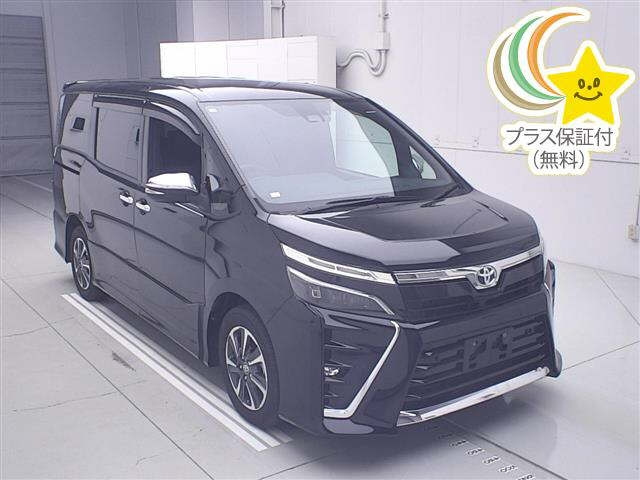 TOYOTA VOXY — фото
