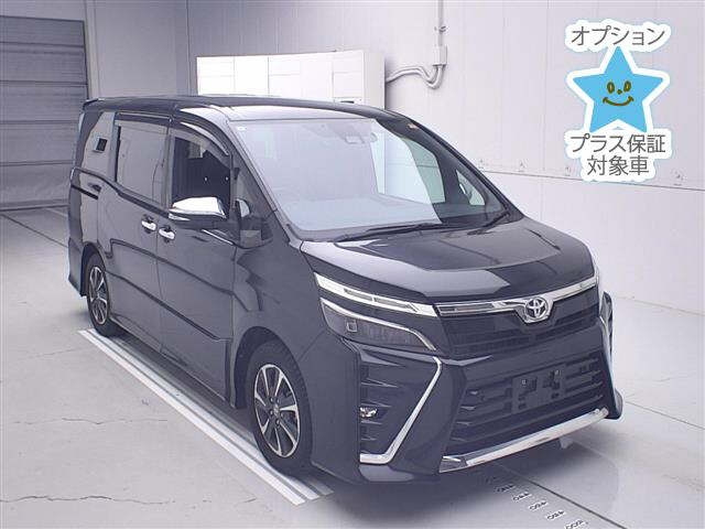 TOYOTA VOXY — фото