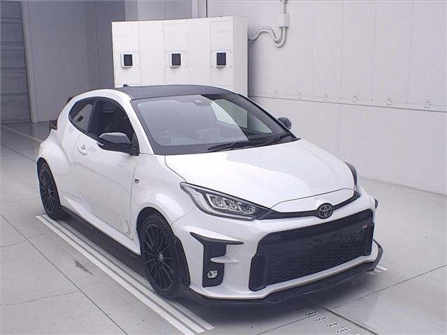 TOYOTA YARIS — фото