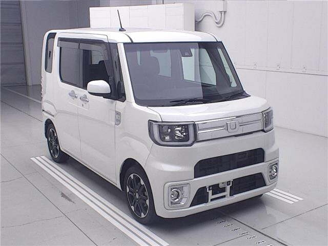 DAIHATSU WAKE — фото