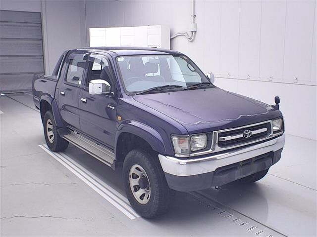 TOYOTA HILUX — фото