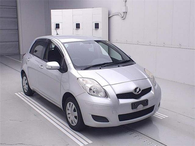 TOYOTA VITZ — фото