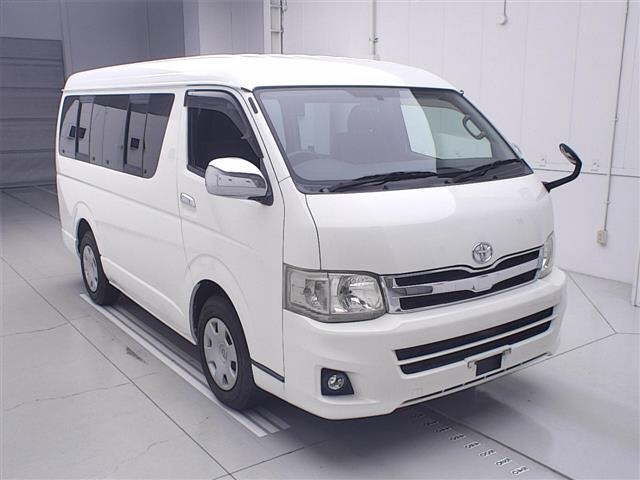 TOYOTA HIACE — фото