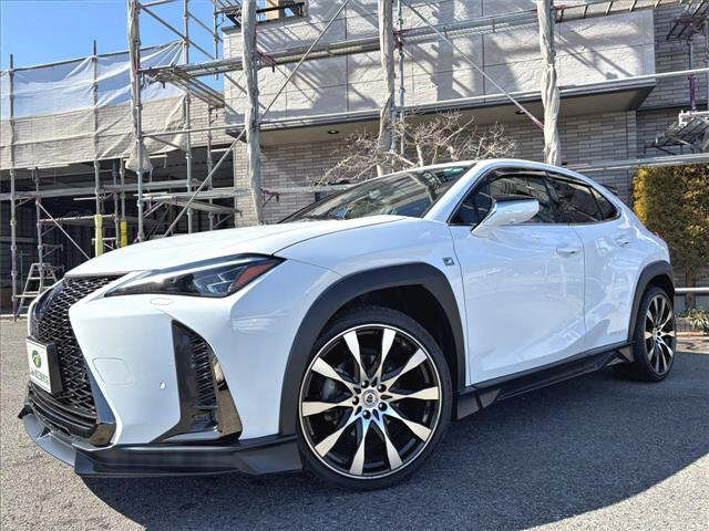 LEXUS UX — фото