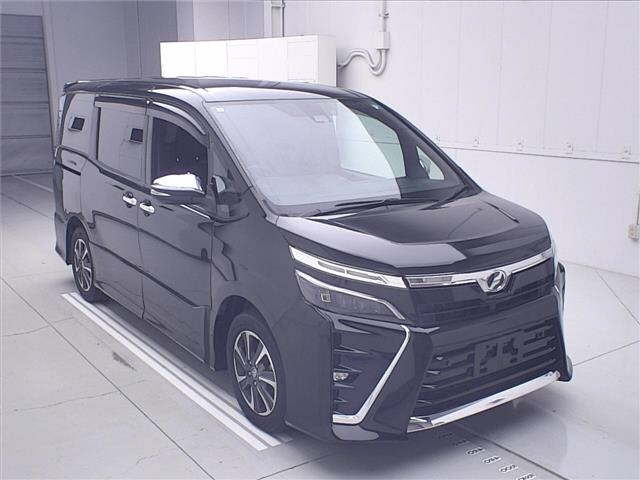 TOYOTA VOXY — фото