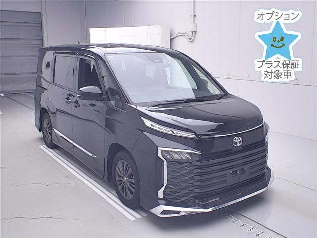 TOYOTA VOXY — фото
