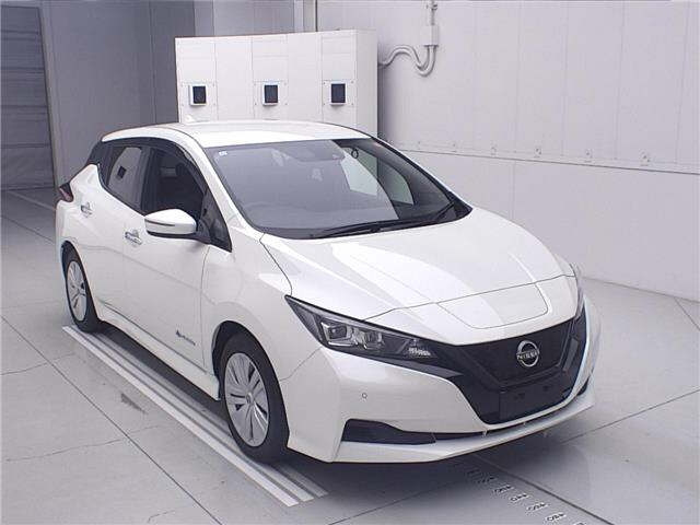 NISSAN LEAF — фото