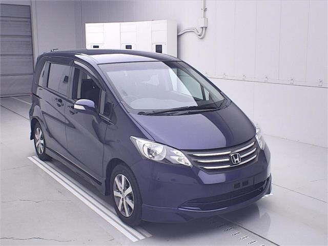 HONDA FREED — фото