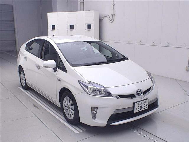 TOYOTA PRIUS — фото