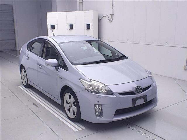 TOYOTA PRIUS — фото