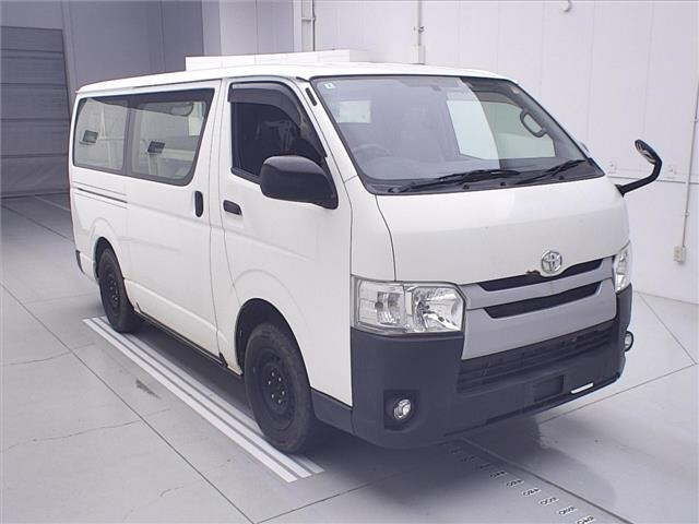 TOYOTA HIACE — фото