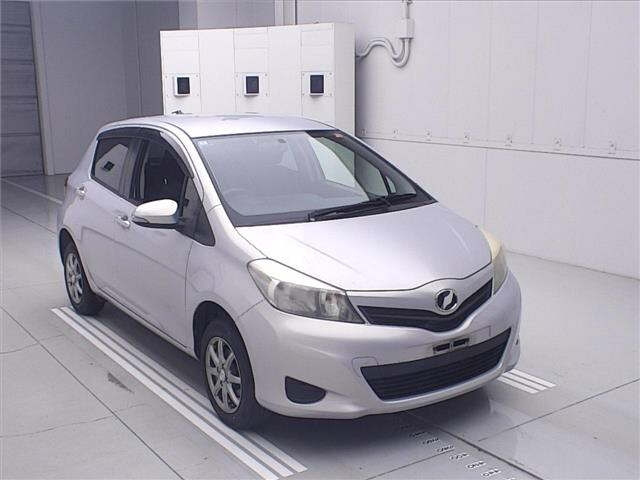 TOYOTA VITZ — фото