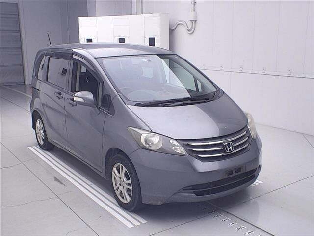 HONDA FREED — фото