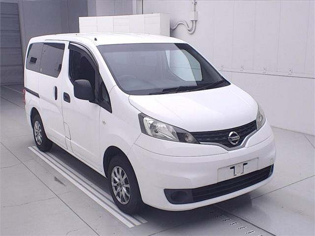 NISSAN NV200 — фото