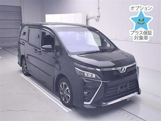 TOYOTA VOXY — фото