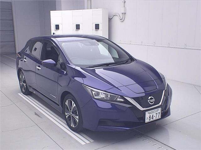 NISSAN LEAF — фото