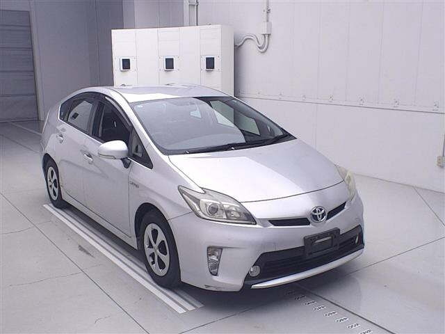 TOYOTA PRIUS — фото