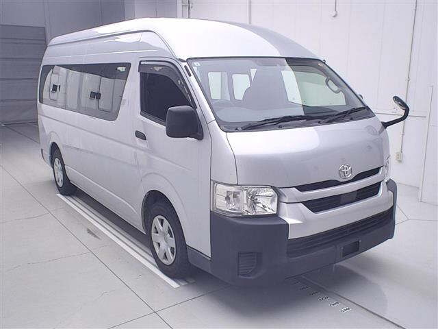 TOYOTA HIACE — фото