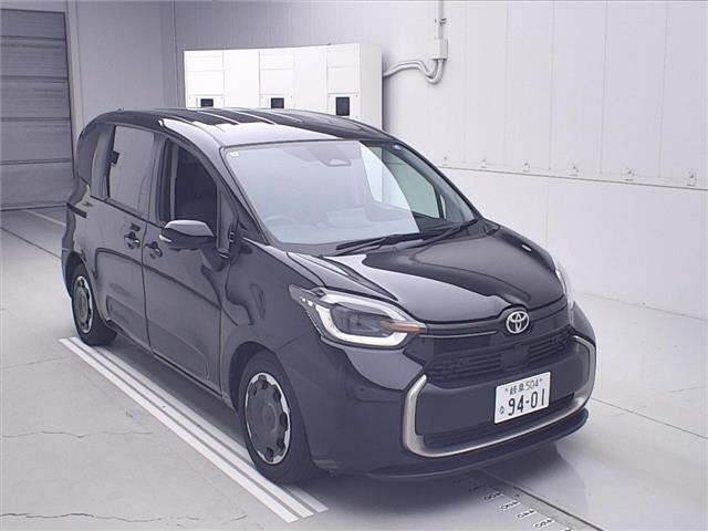 TOYOTA SIENTA — фото