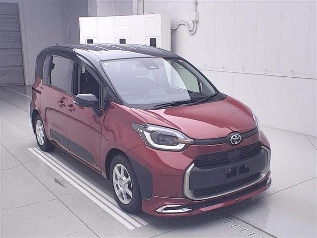 TOYOTA SIENTA — фото