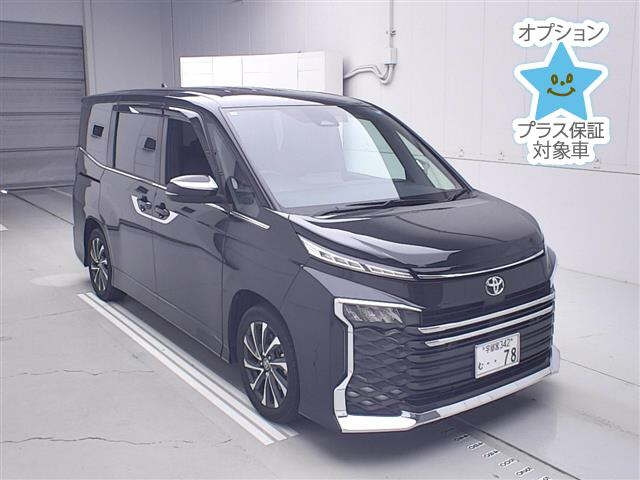 TOYOTA VOXY — фото