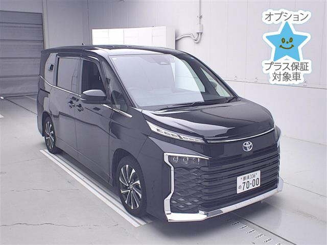 TOYOTA VOXY — фото