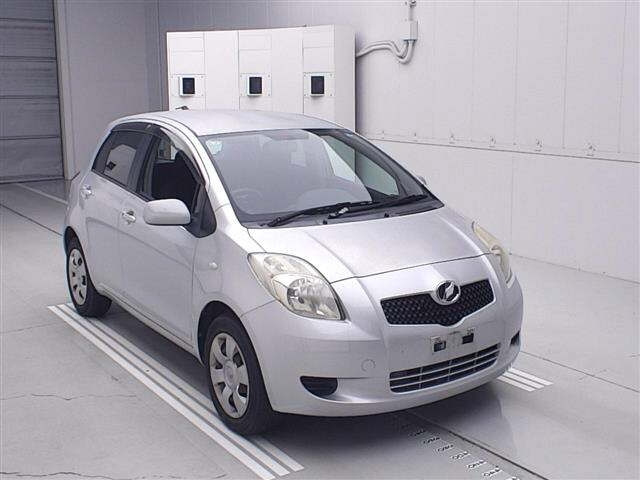 TOYOTA VITZ — фото