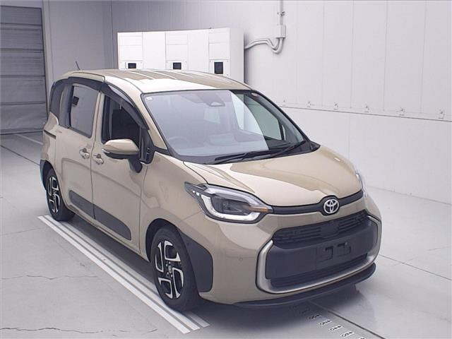 TOYOTA SIENTA — фото