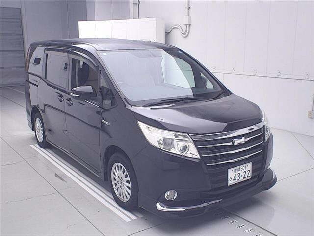 TOYOTA NOAH — фото
