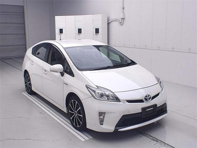 TOYOTA PRIUS — фото