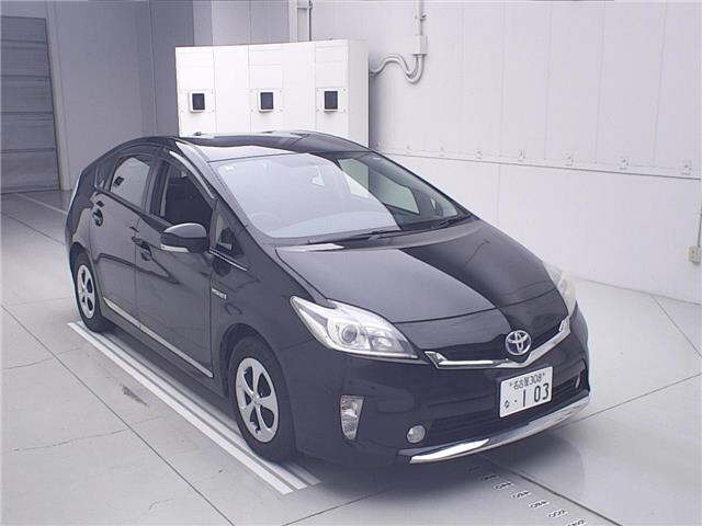 TOYOTA PRIUS — фото