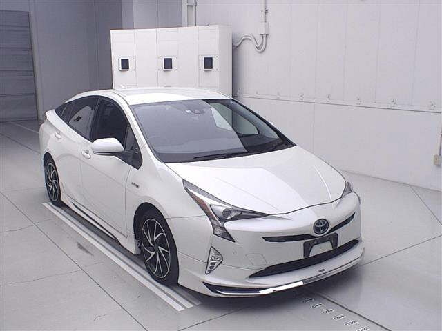 TOYOTA PRIUS — фото