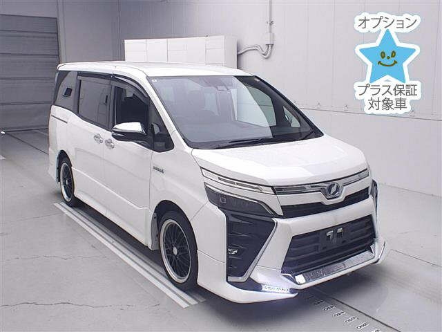 TOYOTA VOXY — фото