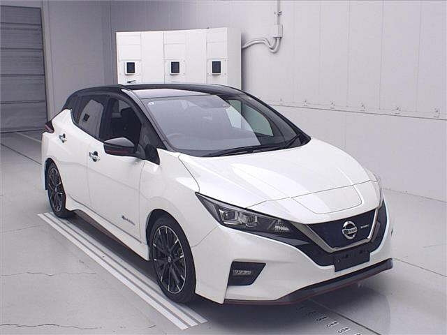 NISSAN LEAF — фото