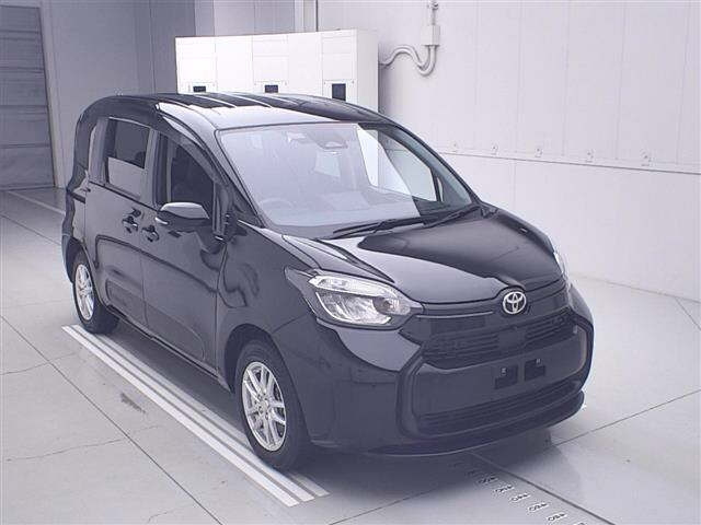 TOYOTA SIENTA — фото