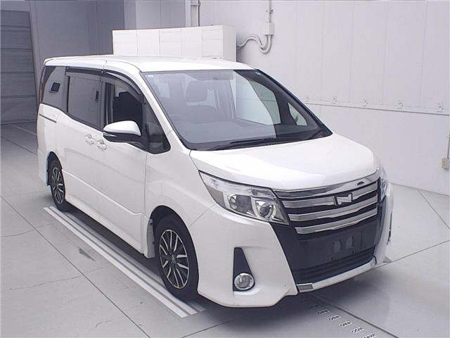 TOYOTA NOAH — фото