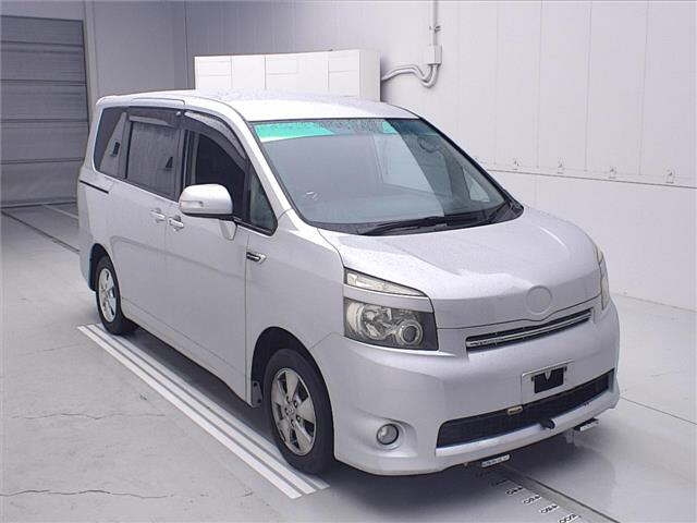 TOYOTA NOAH — фото
