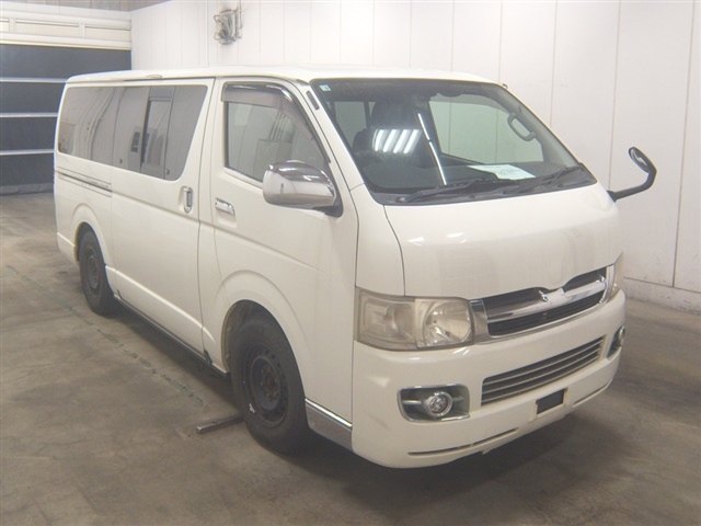 TOYOTA HIACE — фото