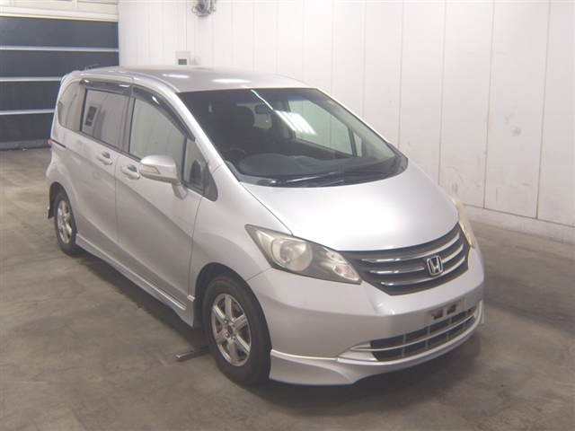 HONDA FREED — фото