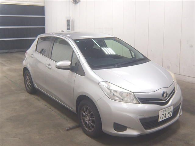 TOYOTA VITZ — фото