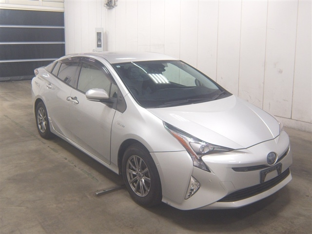TOYOTA PRIUS — фото