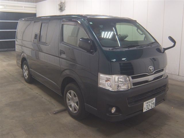 TOYOTA HIACE — фото