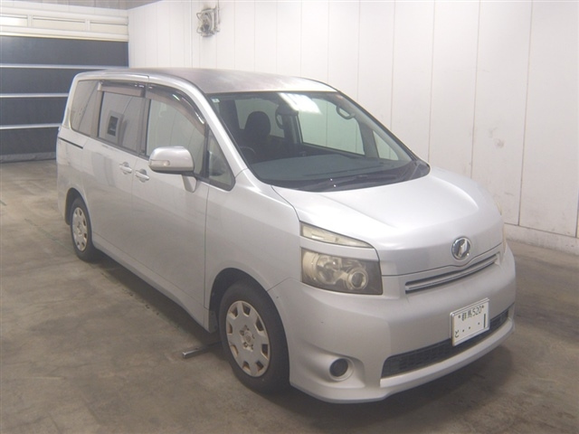 TOYOTA NOAH — фото