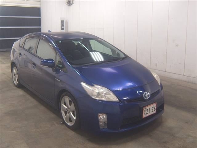 TOYOTA PRIUS — фото