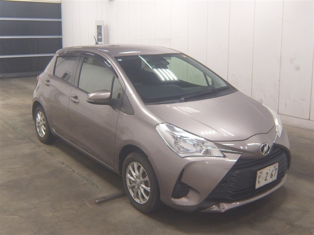 TOYOTA VITZ — фото