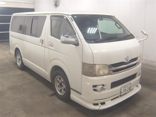 TOYOTA HIACE — фото